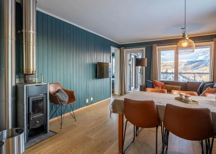 Apartment In-ski Out And True Mountain Charm