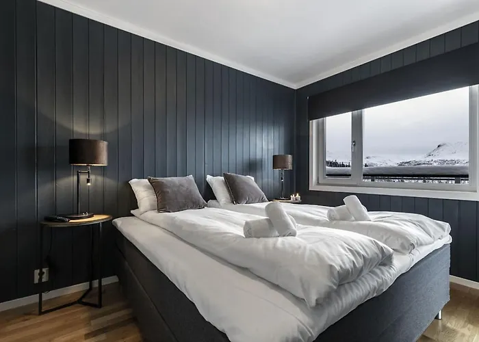 Apartment In-ski Out And True Mountain Charm